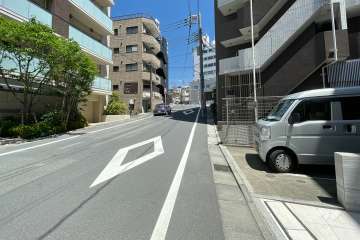 敷地北側の前面道路　