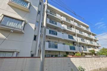 西六郷ダイヤモンドマンションの外観（南東側から）