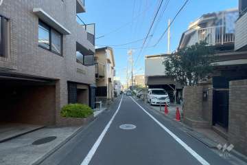 敷地東側の前面道路