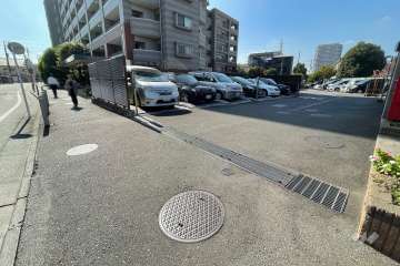 駐車場の出入り口
