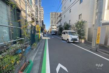 敷地西側の前面道路　