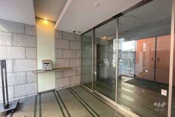 エントランスはオートロック式です