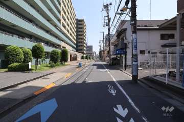 敷地東側の前面道路