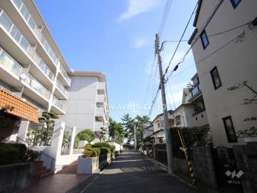 敷地南側の前面道路