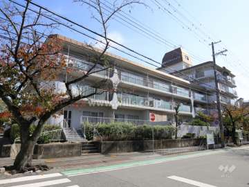 武庫川スカイハイツの外観（北西側から）