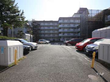 駐車場の出入り口