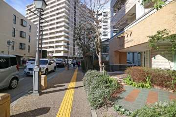敷地南側の前面道路