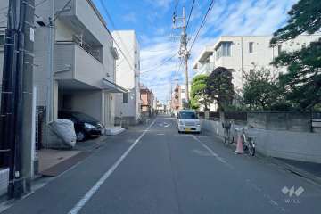 敷地北側の前面道路