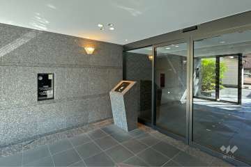 エントランスはオートロック付きです。