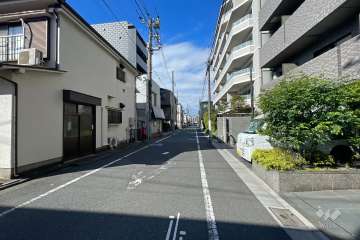 敷地南側の前面道路