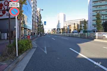 敷地東側の前面道路（国道131号・産業道路）