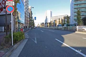 敷地東側の前面道路（国道131号/産業道路）