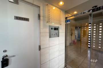 エントランスはオートロック付きです。