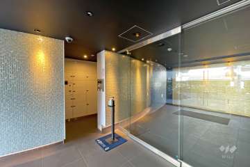 エントランスはオートロック付きです。