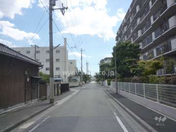 敷地南東側の前面道路