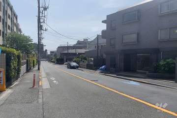 敷地北西側の前面道路