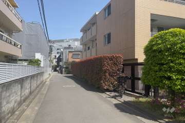 敷地北西側の前面道路