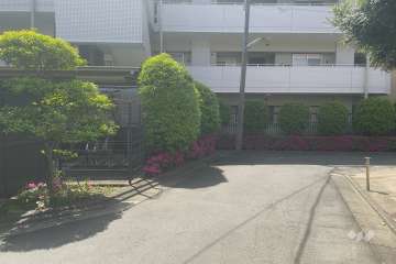 敷地北東側の前面道路