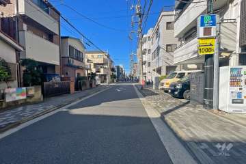 敷地南側の前面道路（東側から）