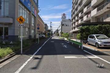 敷地南側の前面道路