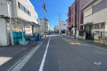 敷地南側の前面道路