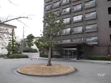 エントランスの前はロータリーになっています。