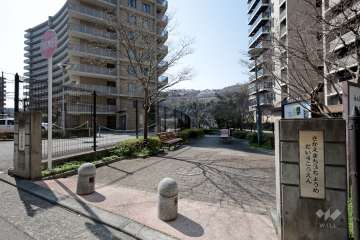 敷地に隣接する栄町3丁目第4公園
