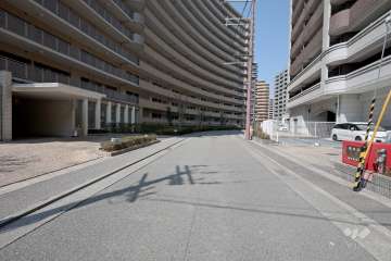 敷地北東側の前面道路