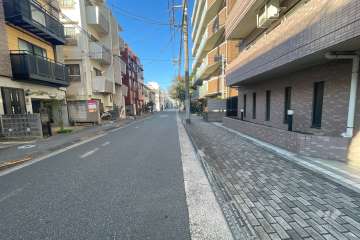 敷地南側の前面道路