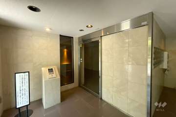 エントランスはオートロック付きです。