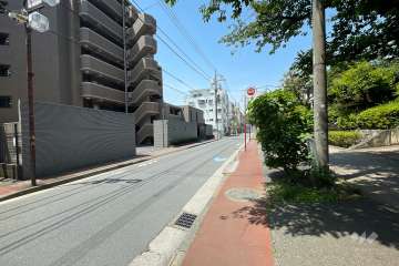 敷地北側の前面道路