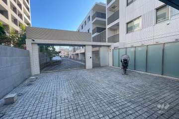 駐車場の出入り口＿（リングシャッター付き）