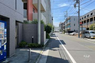 敷地北側の前面道路　