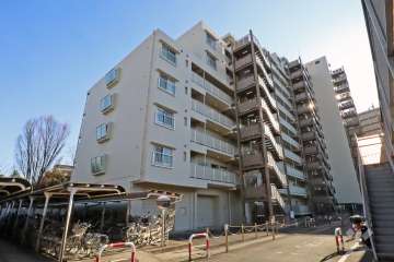 多摩川芙蓉ハイツ4号棟の外観（北西側から）