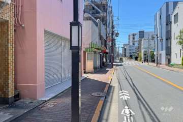 敷地の北側前面道路（東側から）
