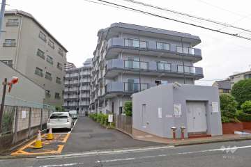 新多摩川スカイハイツの外観（北側から）