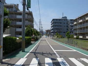 敷地北側の前面道路