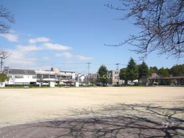 目の前にある『東三公園』