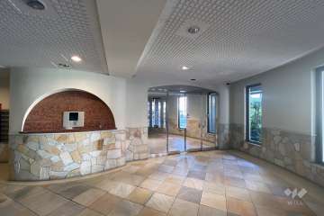 エントランスはオートロック付きです。