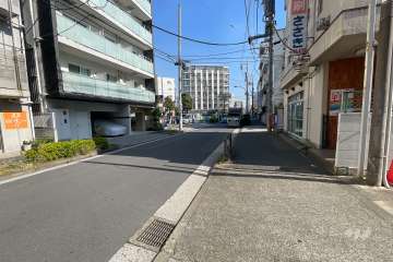 敷地北側の前面道路