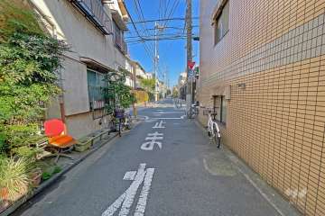 敷地北側前面道路（東側から）