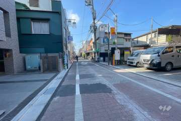 敷地北側の前面道路（東側から）