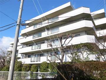 ライオンズマンション西宮高座A棟の外観（南東側から）