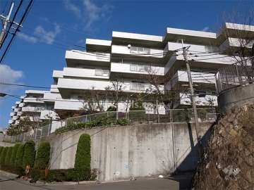 ライオンズマンション西宮高座A棟の外観（南西側から）