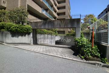 駐車場出入り口（リングシャッター付き）