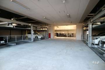 敷地内駐車場（屋内機械式）
