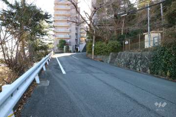 敷地南東側の前面道路