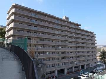 デ・リード宝塚River Viewの外観（東側から）