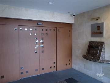 エントランスはオートロック付きです。