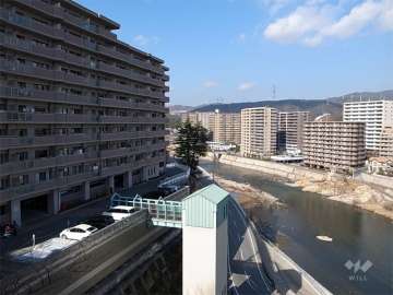 敷地の北側には武庫川が流れています。